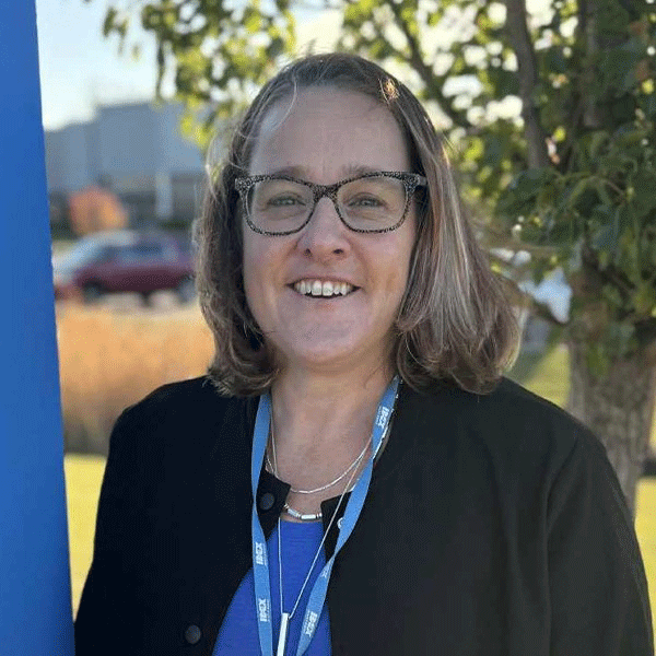 Danielle Hogancamp headshot