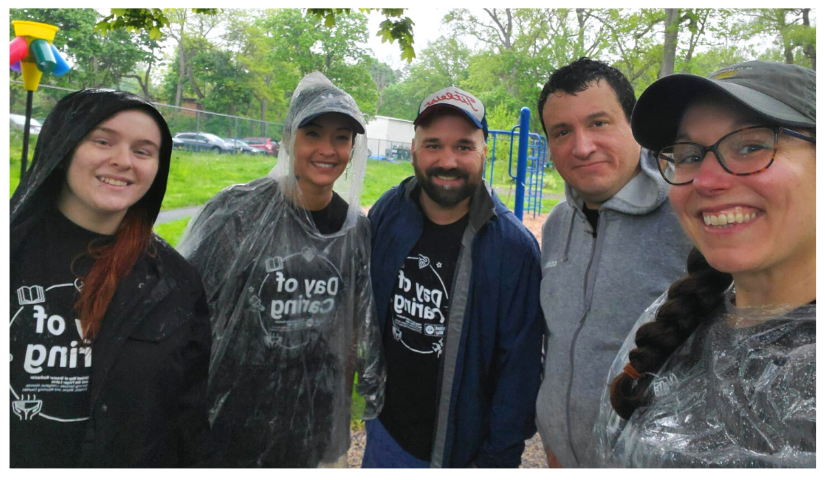 IDEX Health & Science volunteers in the rain