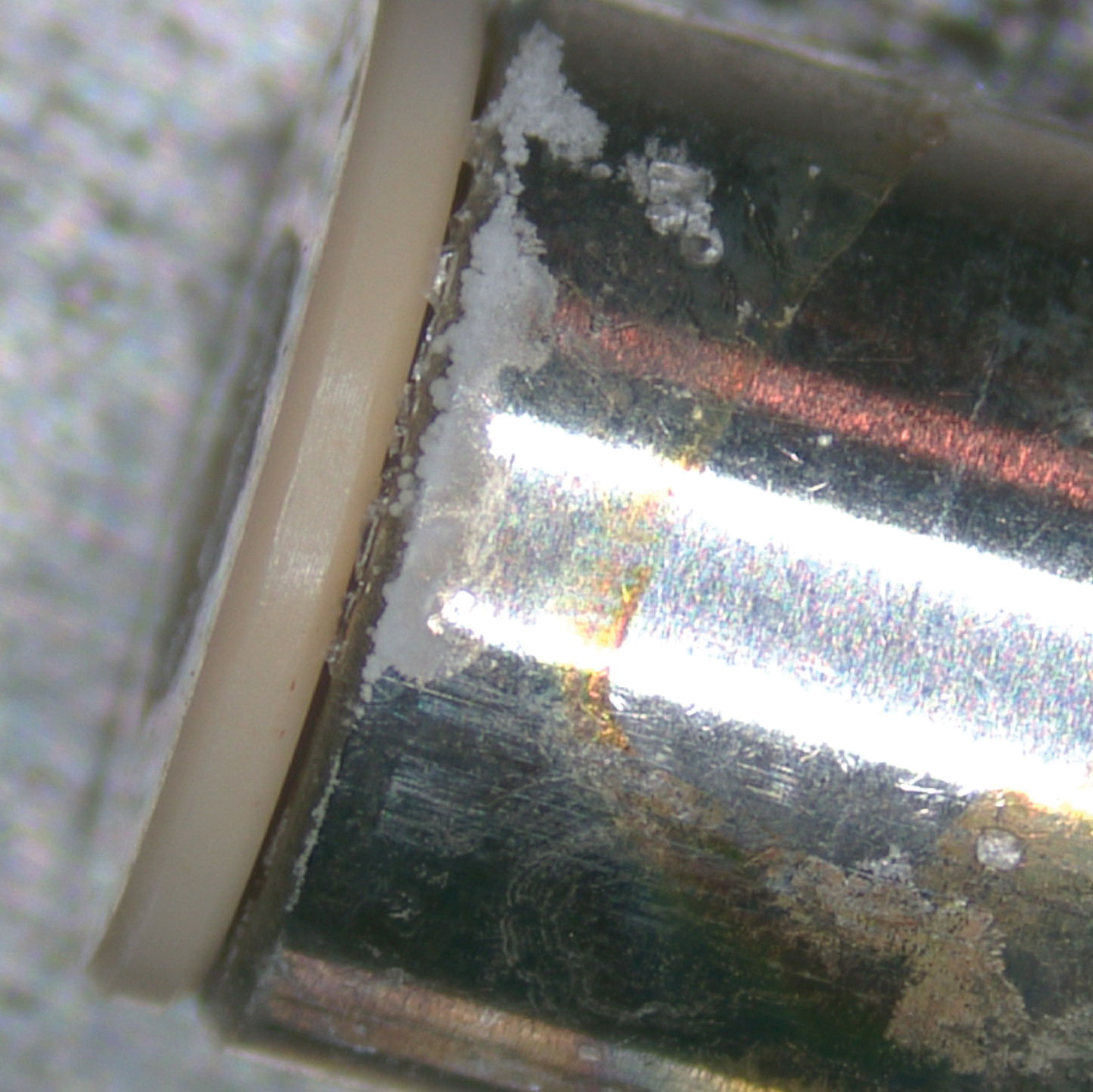salt crystallization on cartridge when the cartridge dries out after use of a mobile phase